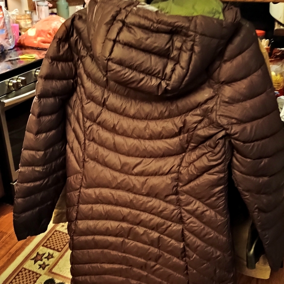 L.L. Bean Women's Puffer Coat - Picture 2 of 4